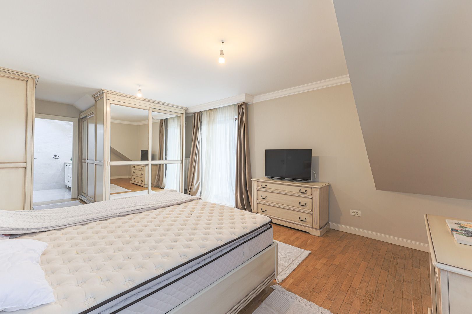 Casă premium în Subcetate, construcție nouă finisaje de lux Comision 0 - Poză 10