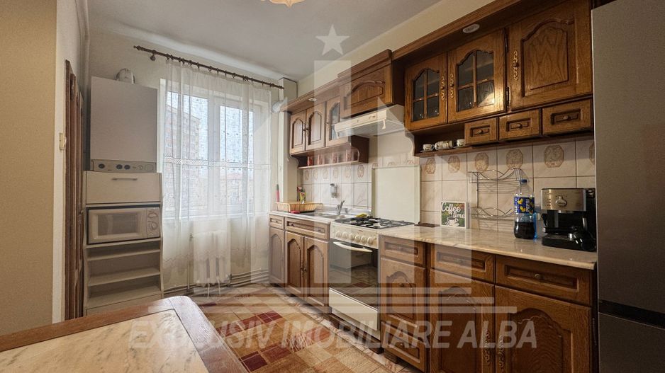 Apartament cu 3 camere decomandate, Cetate - Poză 2