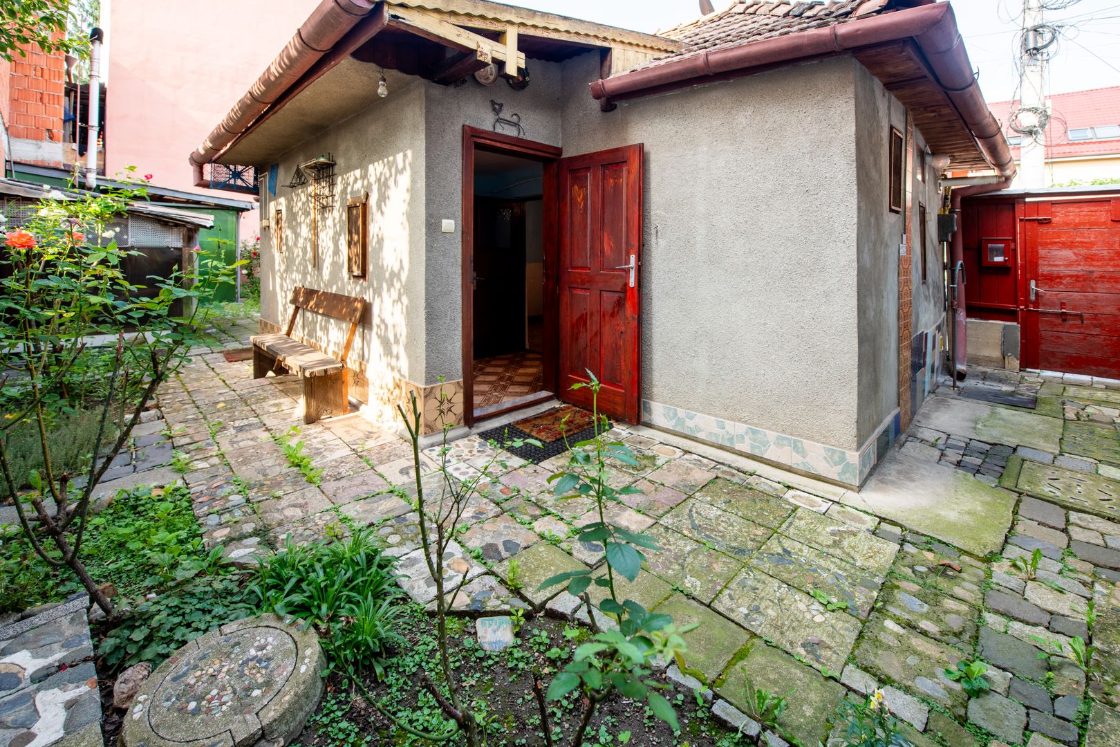 Casa individuala cu 2 camere, teren si acces auto langa Cluj Arena - Poză 1