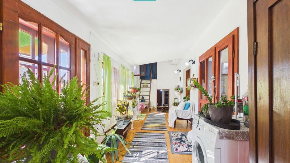 Casă cu 6 camere pe teren de 2029 mp – Miniş - Poză 12