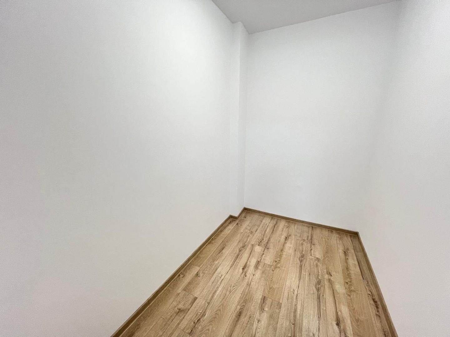 Casa cu 7 camere | 3 balcoane | Garaj | 220 mp + 80 mp curte | Cartier Panorama - Poză 15