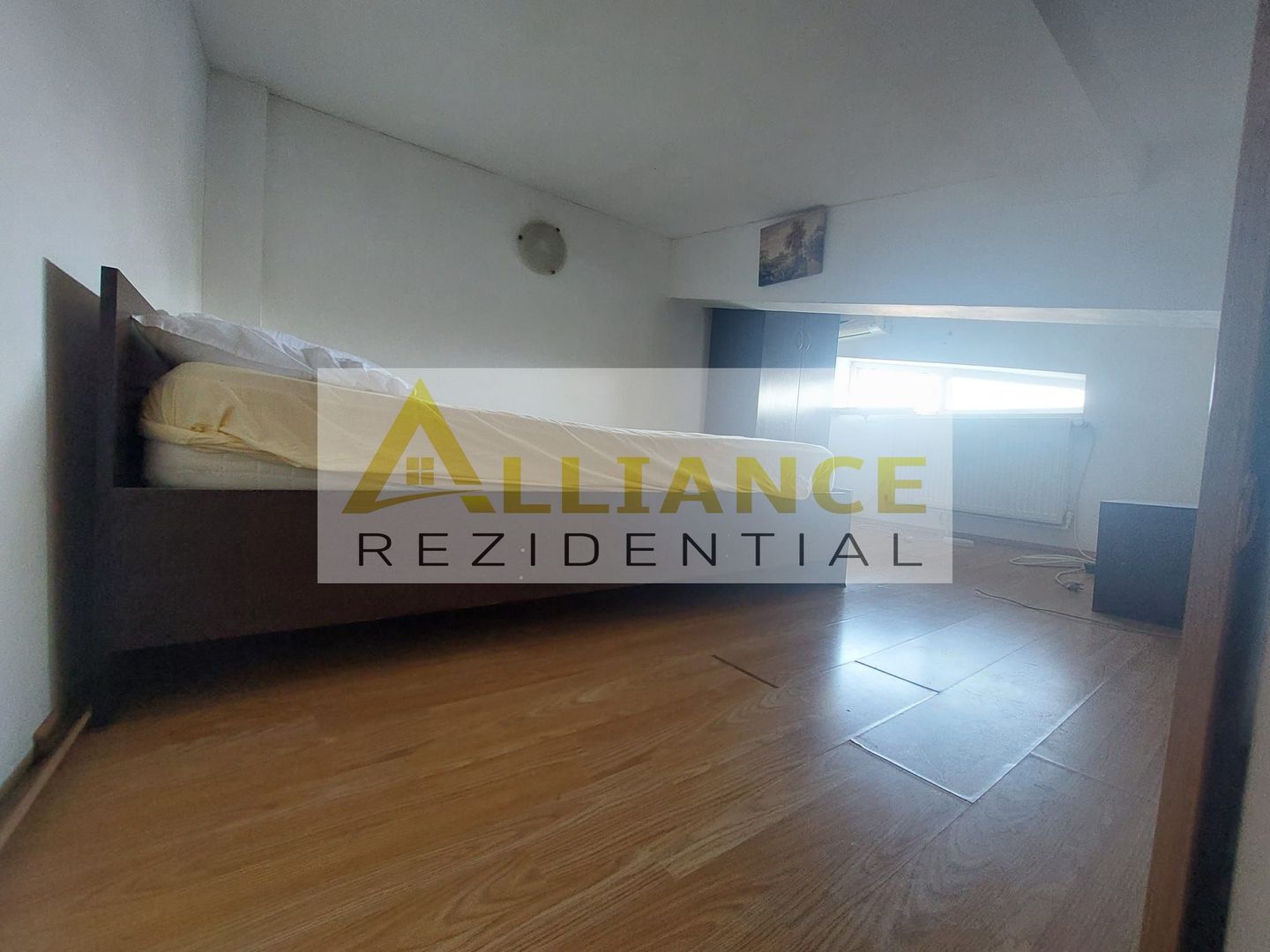 Apartament Mansardat cu 2 Camere în Postalionului - Poză 1