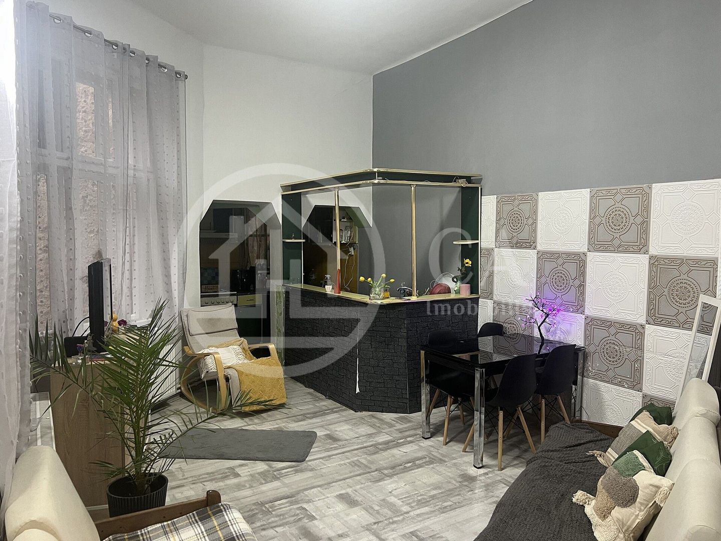 Apartament cu 4 camere de vanzare Ultracentral Oradea - Poză 1