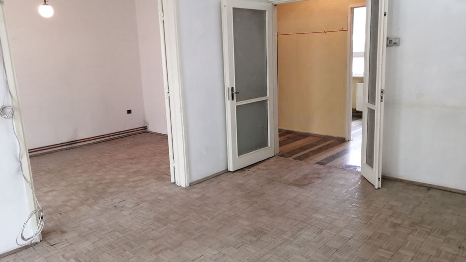 2 camere zona pietei Tractorul - Poză 1