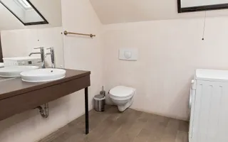 Vilă 5 dormitoare, 4 băi, 2 248mp teren, piscină. Preț: 229 000 E. - Poză 24