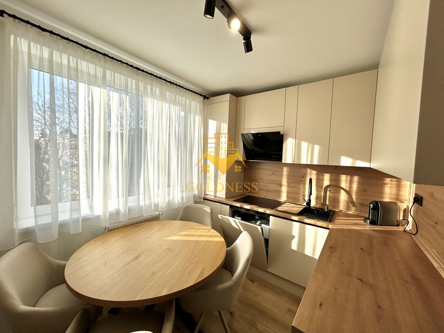 2 camere semidecomandate, Prima Inchiriere, Hotel Royal Gheorgheni - Poză 5