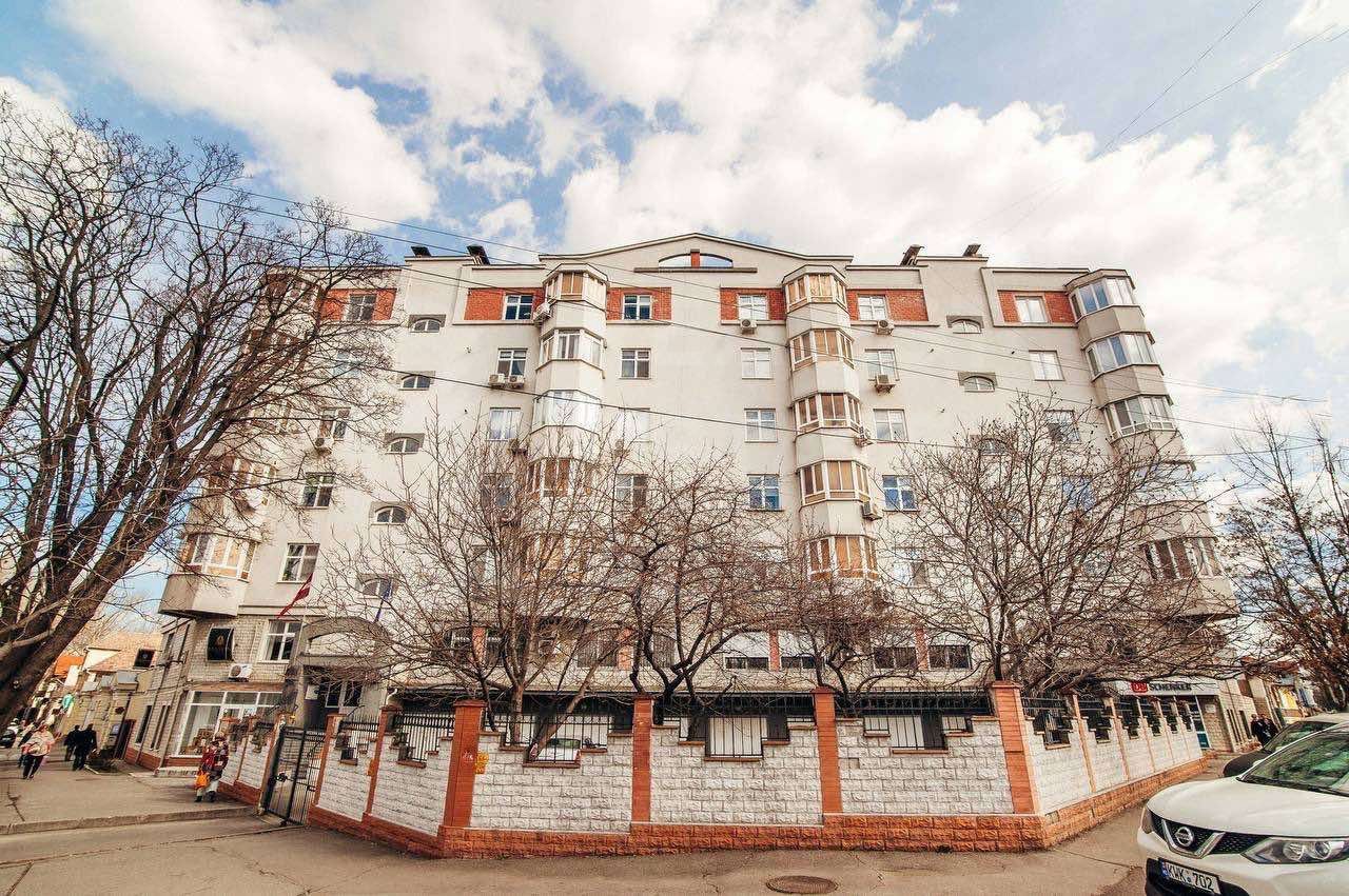 Chirie, apartament, 4 camere, str. Mihai Eminescu, Centru - Poză 1