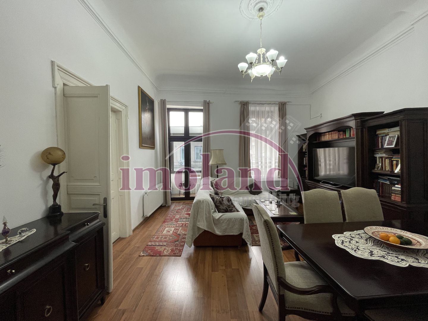 Apartament spectaculos de 4 camere într-o vilă cu farmec istoric pta Victoriei - Poză 2