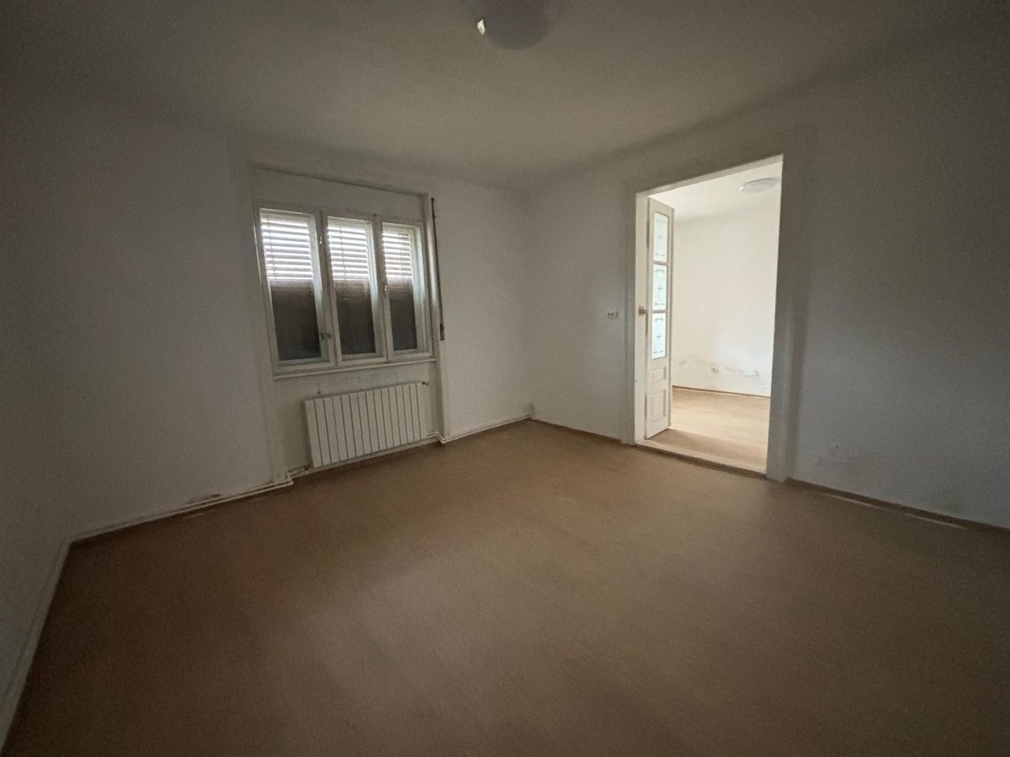 Casa pe parter cu acces auto - Poză 2