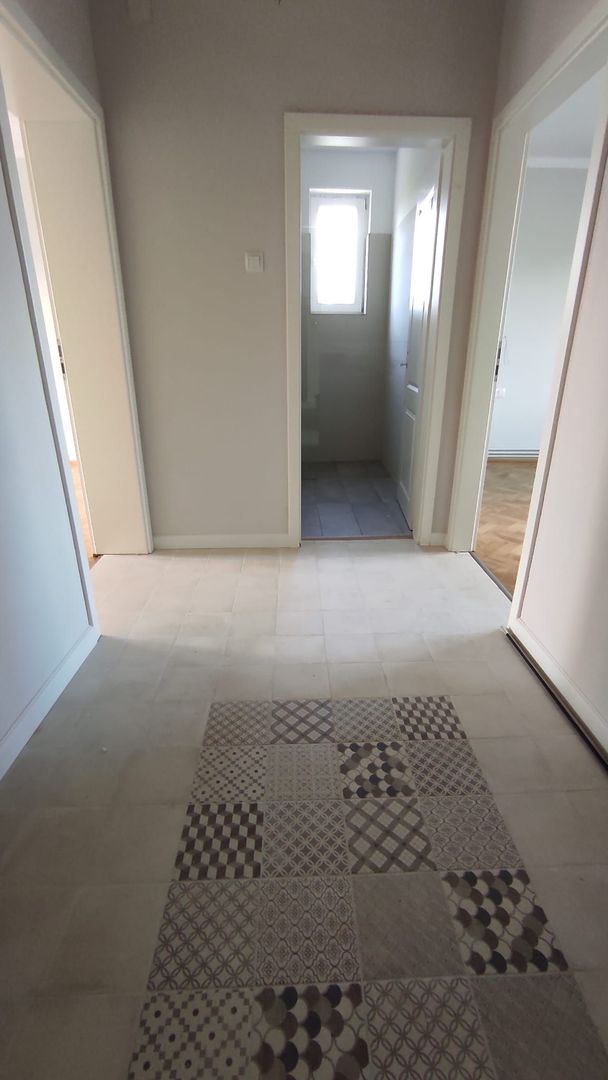 Apartament cu 3 camere  in zona centrala a Brasovului - Poză 5