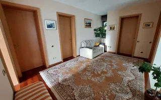 Casă cu 5 camere. de vânzare in Floresti, zona Parcului Poligon. - Poză 11