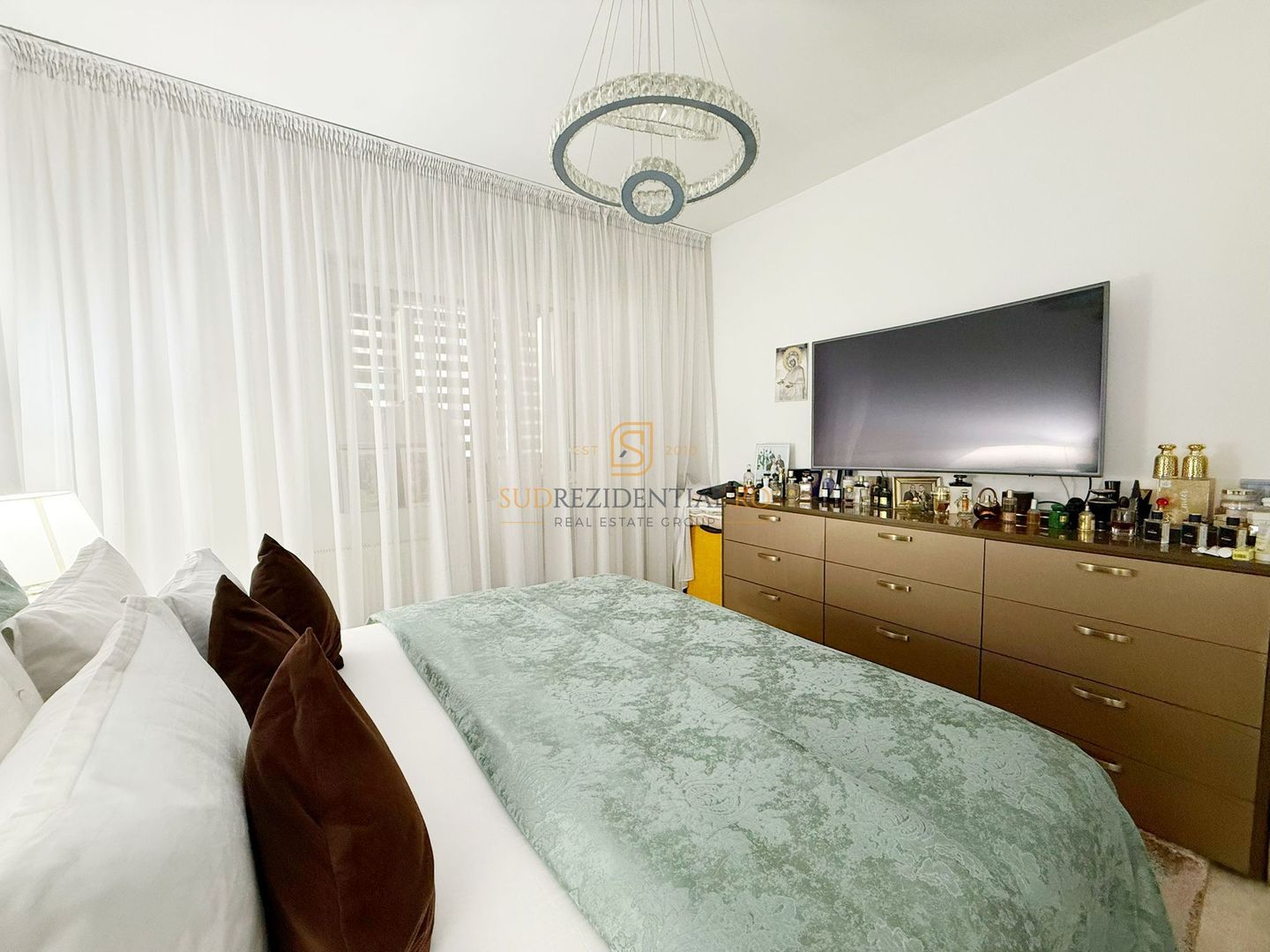 Apartament 2 camere, mobilat/utilat, dressing, 3 locuri de parcare - Poză 2