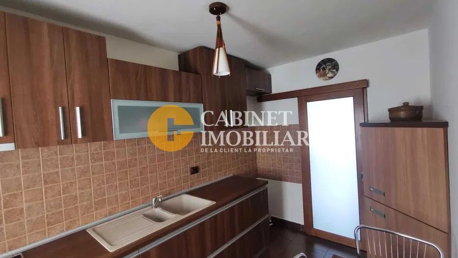 VISANI - 3 CAMERE DECOMANDAT - ETAJUL 1  + 2 LOCURI PARCARE - Poză 5