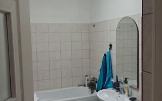 Apartament decomandat, 2 camere, balcon generos – Florești central. - Poză 5