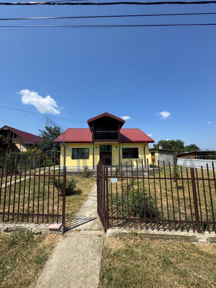 Casă renovată cu 3 camere și teren de 1000 mp în Letcani, Iași - Poză 1