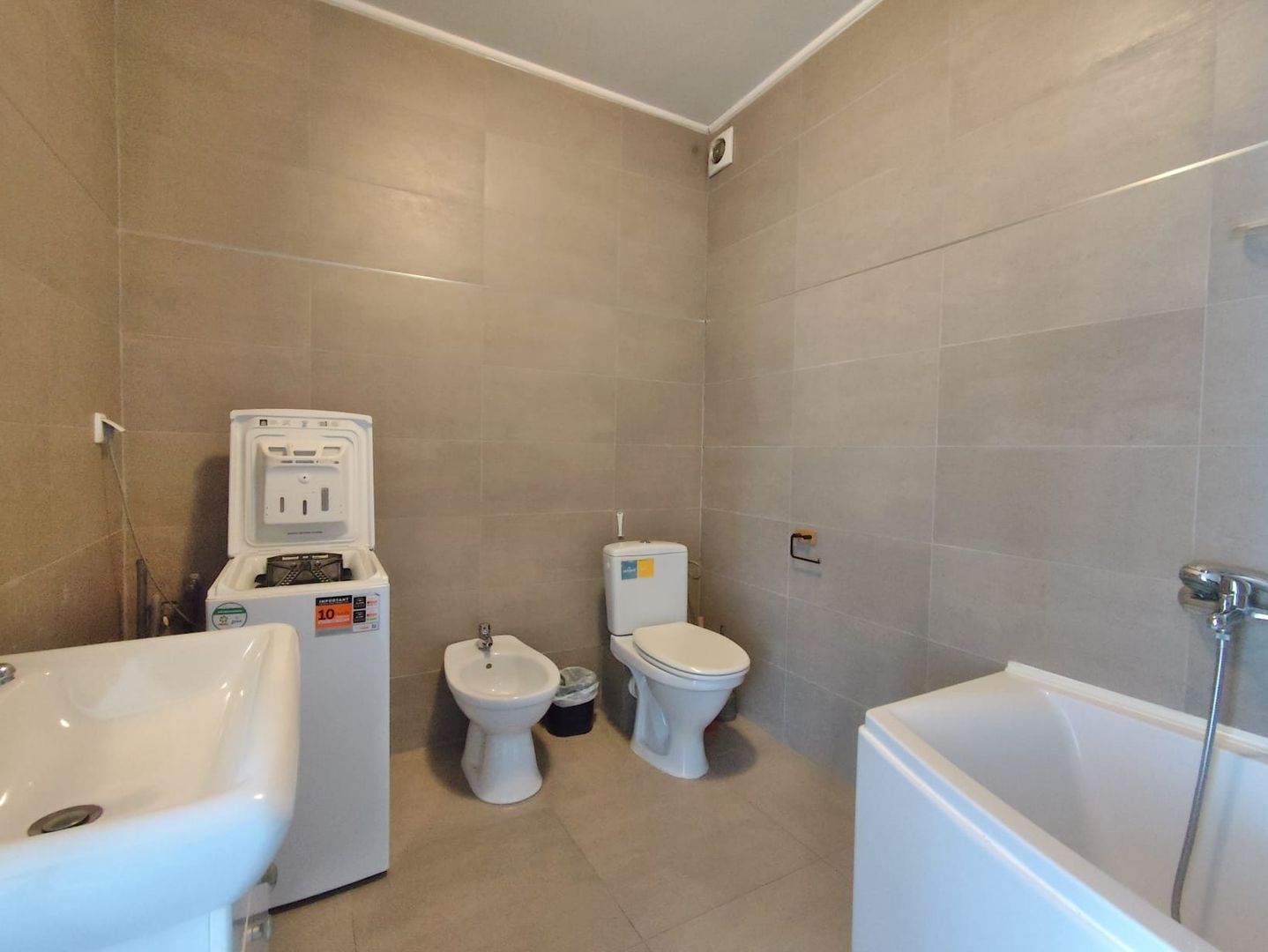 Apartament 3 camere in Cartierul Luceafarul, Oradea - inchiriere - Poză 13