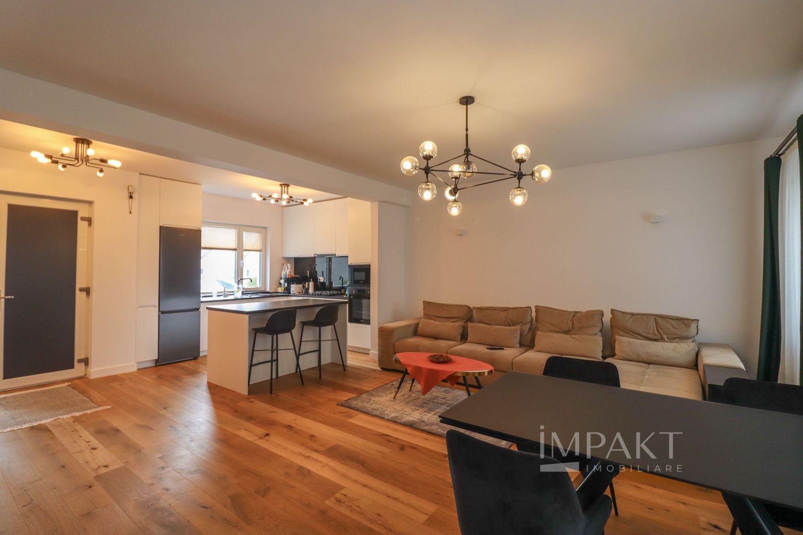 Casa insiruita cu finisaje de lux in cartierul Europa - Poză 3