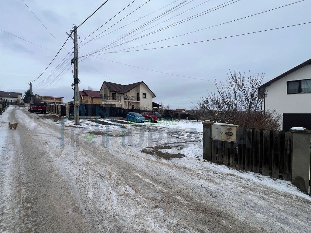Teren intravilan 660 - Poză 2