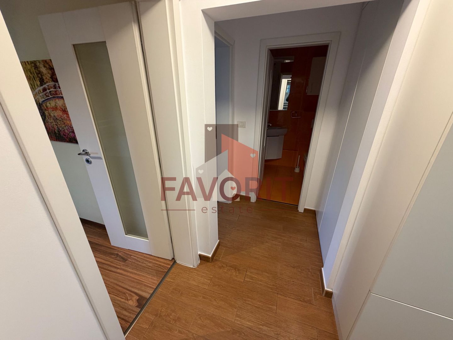 Etaj 2. Disponibil imediat. Garaj. Pozitie excelenta - Poză 11