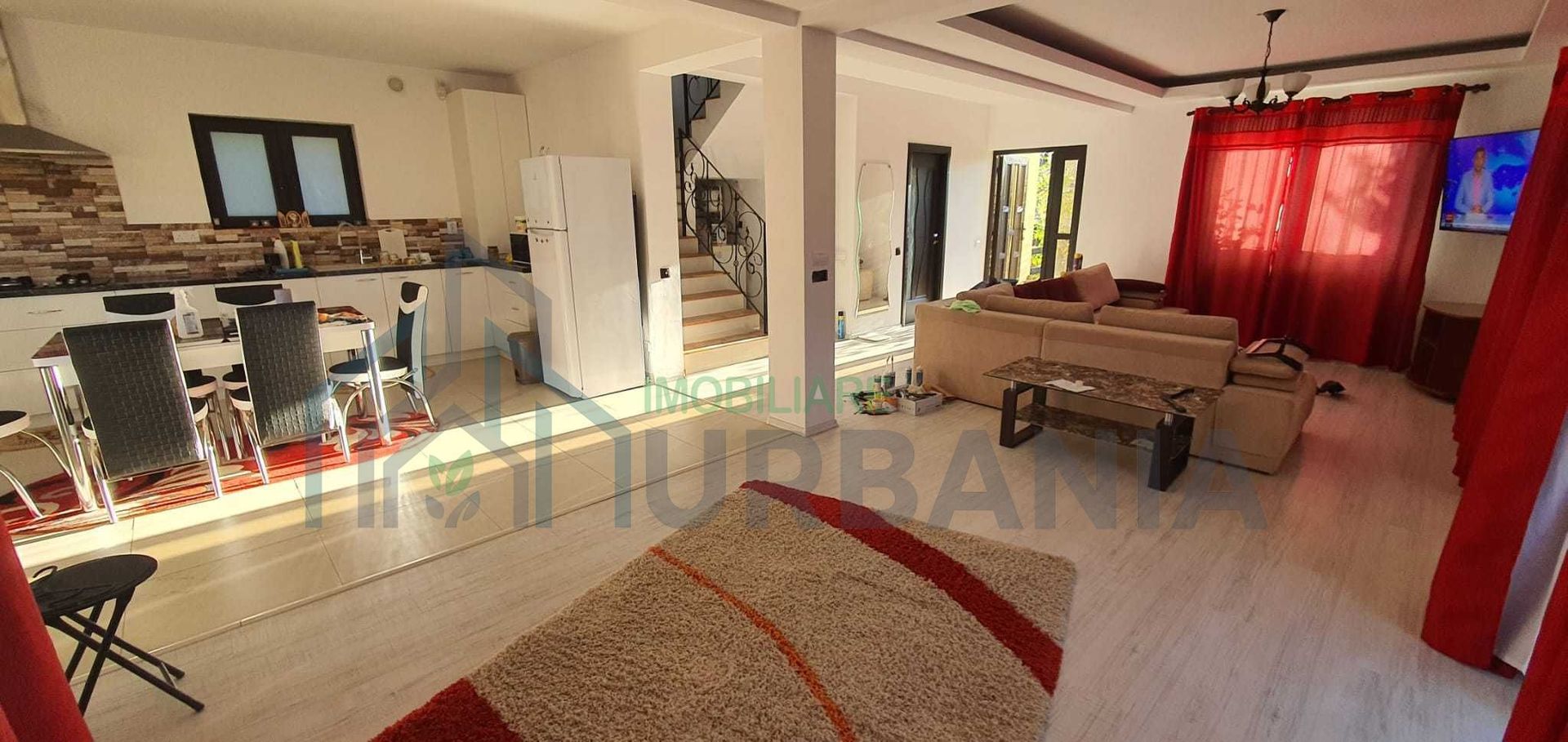 Vilă spațioasă de închiriat în Ezăreni, Valea Adâncă - Poză 1