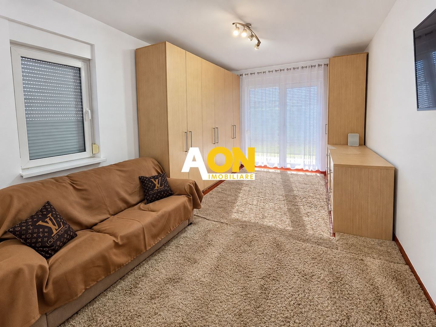 Apartament 2 camere, 2 balcoane, etaj 1, mobilat, zona Kaufland Cetate - Poză 8