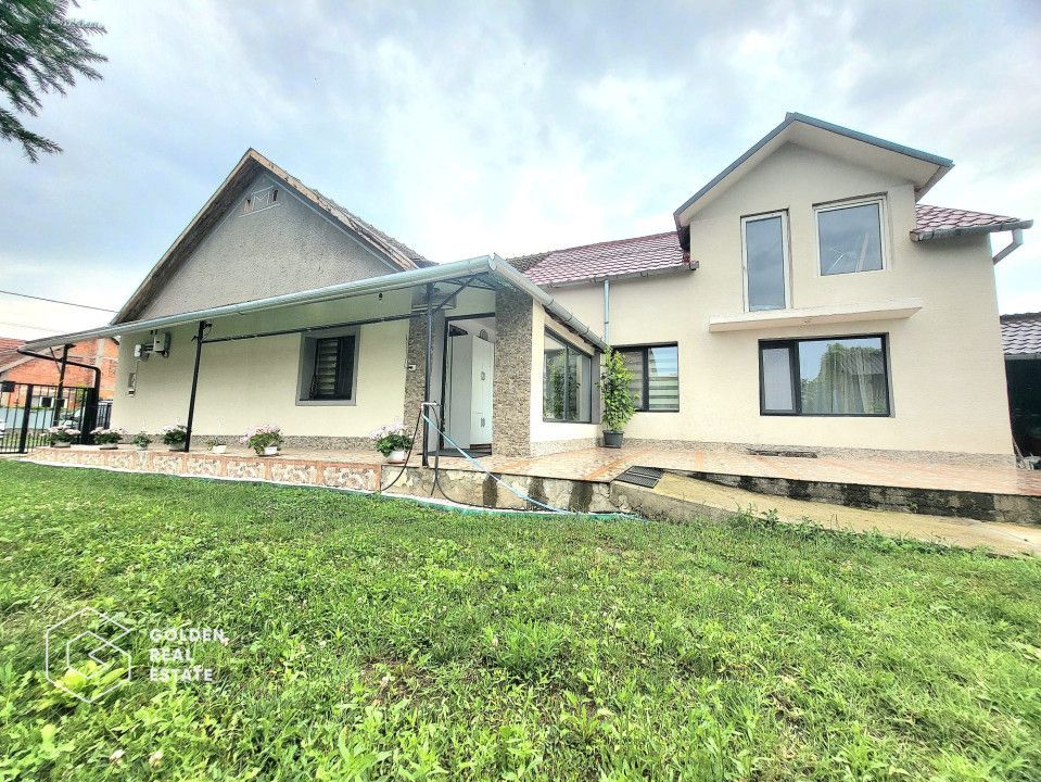 Casa P+M în Curtici, 1080 mp teren, 8 camere - Poză 1