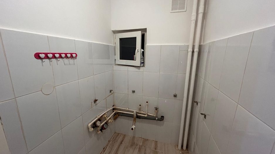 Apartament 2 camere, renovat, instalatii noi, parcare - Poză 2