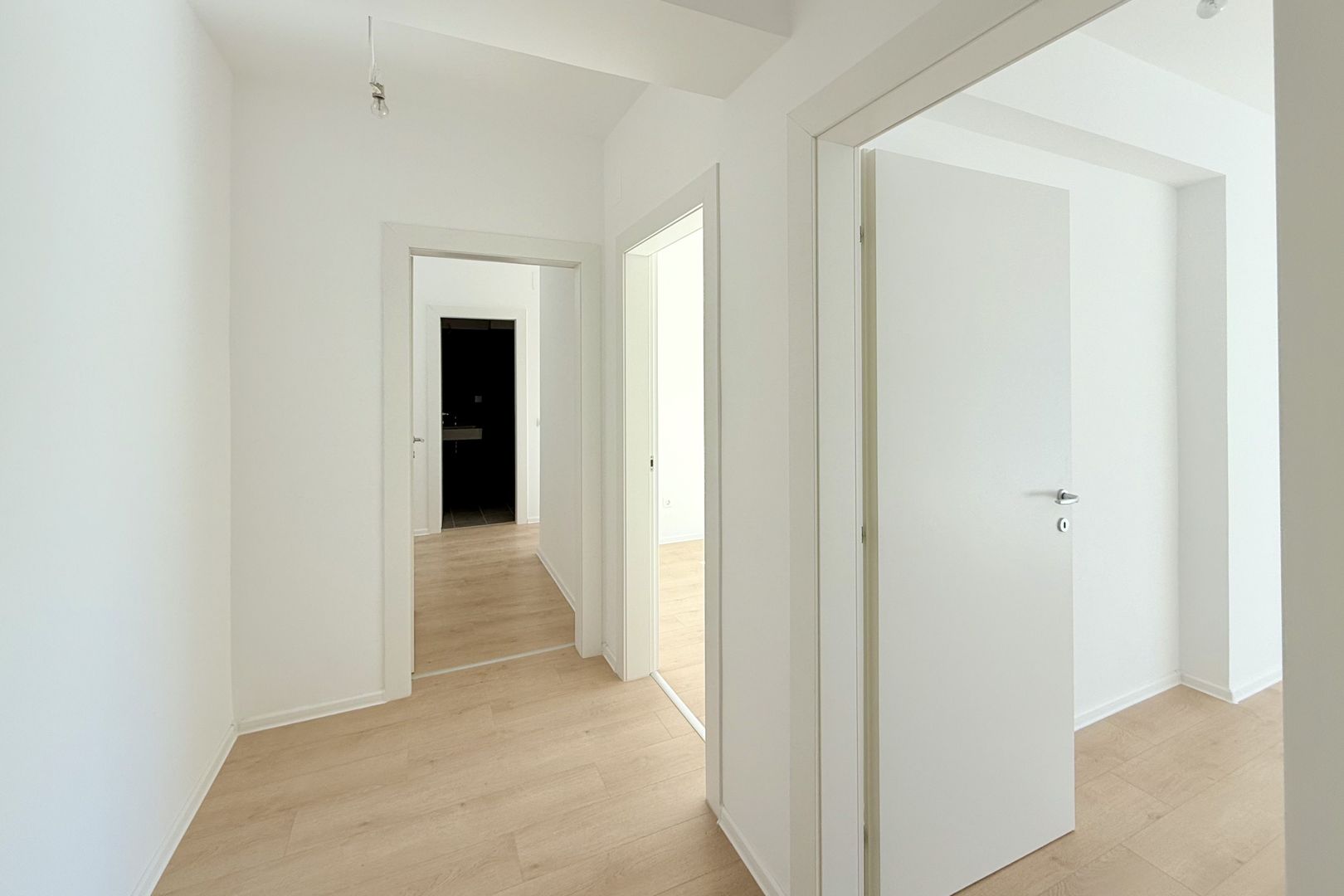 Apartament 4 camere spațios,  Sector 1, amenajat, comision 0% - Poză 2