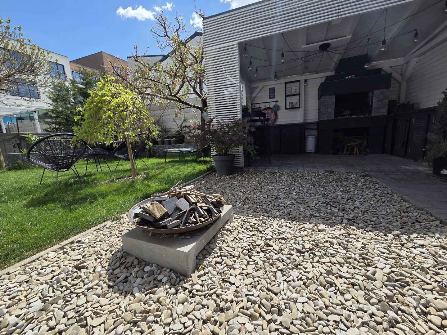 Casă modernă de vânzare în Tunari – Jacuzzi | Foisor | Panouri fotovoltaice - Poză 3