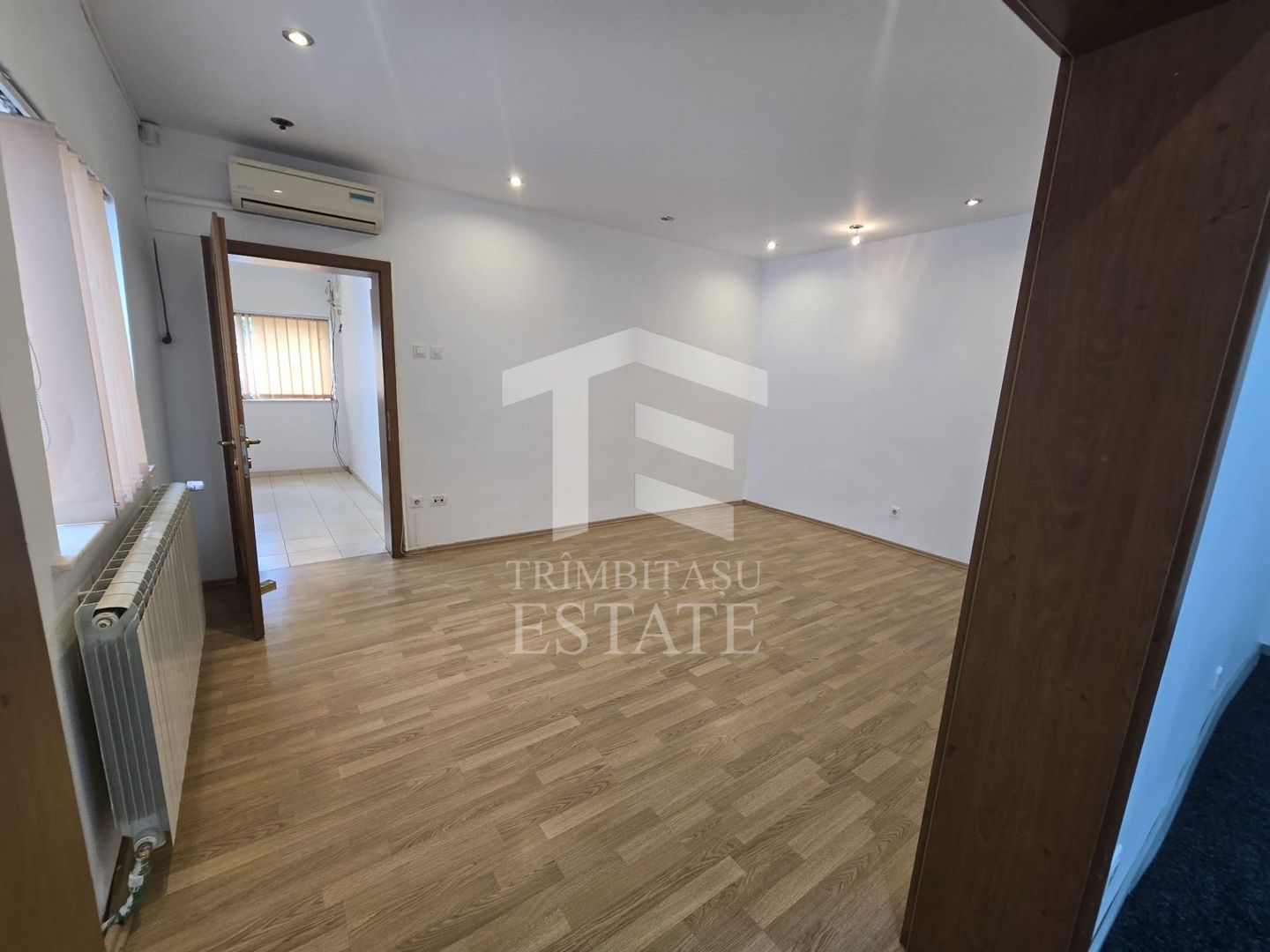 CENTRU- Casa ideala pentru birouri | studio | cabinet | gaz | curte - Poză 12