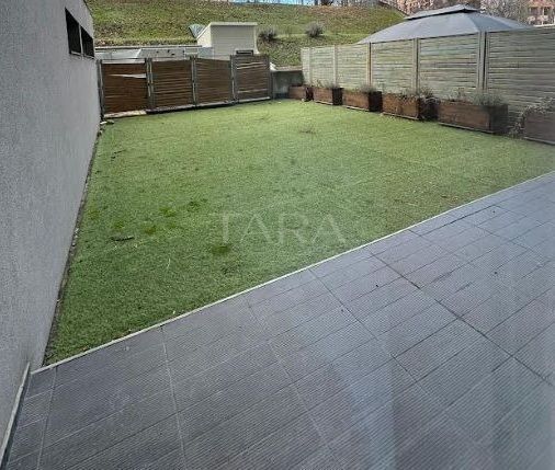 Apartament de Lux, 2 Camere, Terasă si Gradina Proprie. - Poză 1