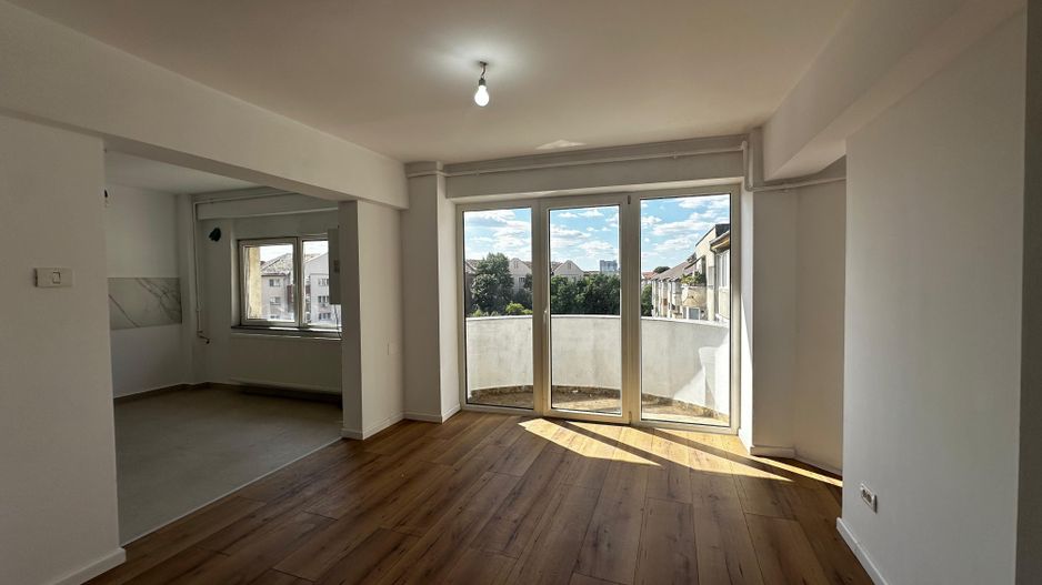 Apartament complet renovat cu scara interioara - Poză 3