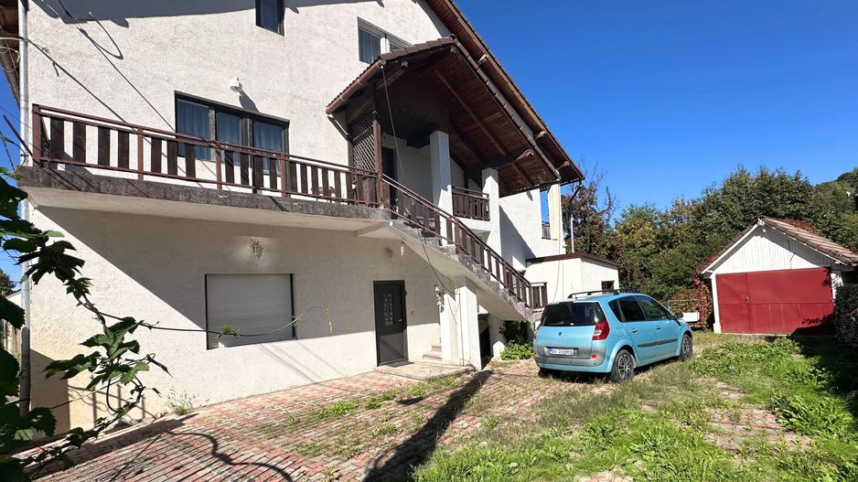 Vânzare casă Individuală 12 Camere la 5 minute de Castelul Bran - Poză 3