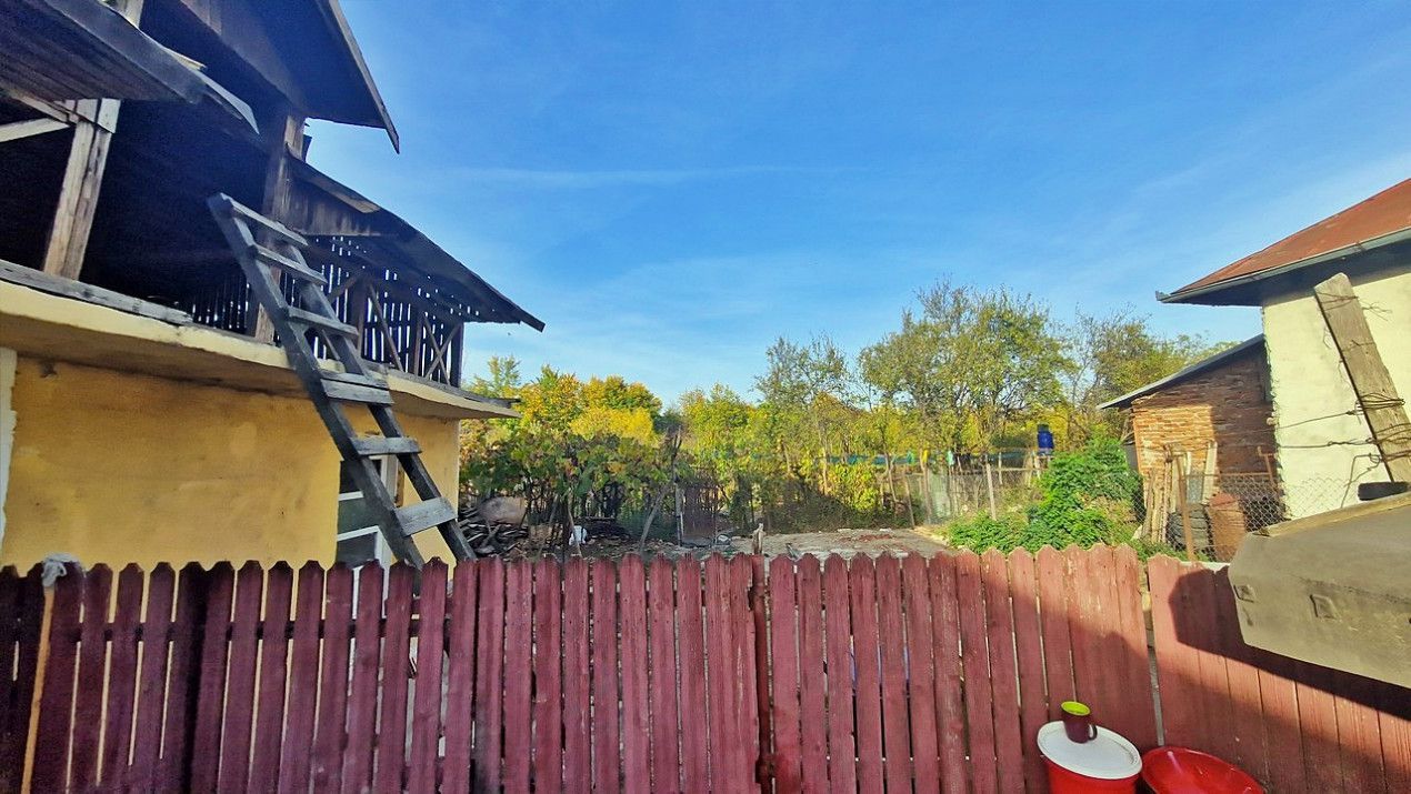 Vanzare casa cu teren 1800 mp, Pitesti str Bananai, la intrare - Poză 16