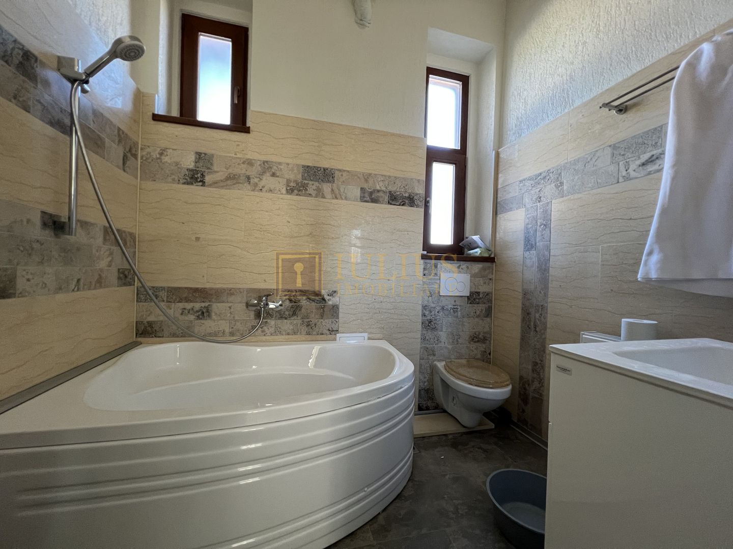 Iosefin; centrala proprie, mobilat modern. - Poză 10