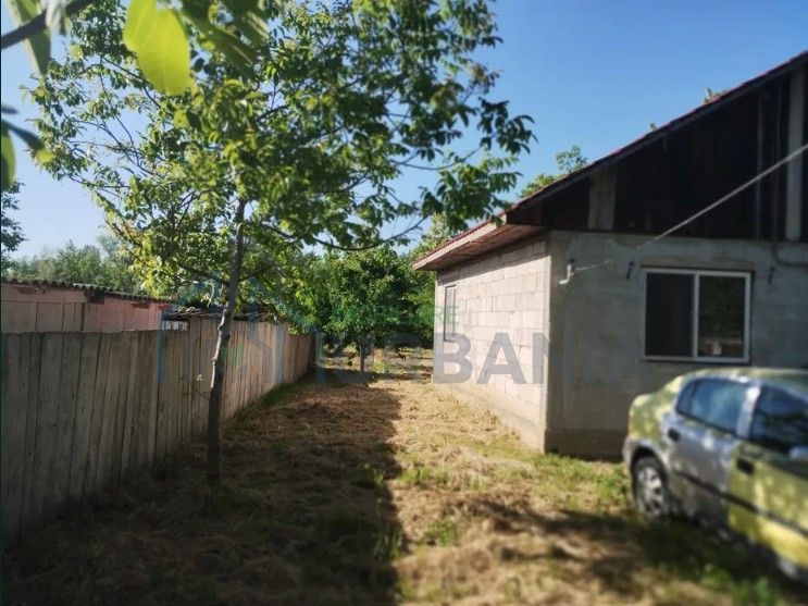 Casă de vânzare pe malul Prutului – Moreni, Iași, teren 960 mp, zonă liniștită - Poză 2