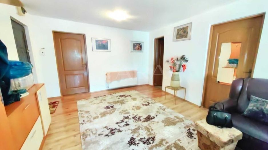 Apartament cu 3 camere de vânzare în cartierul Plopilor. - Poză 1