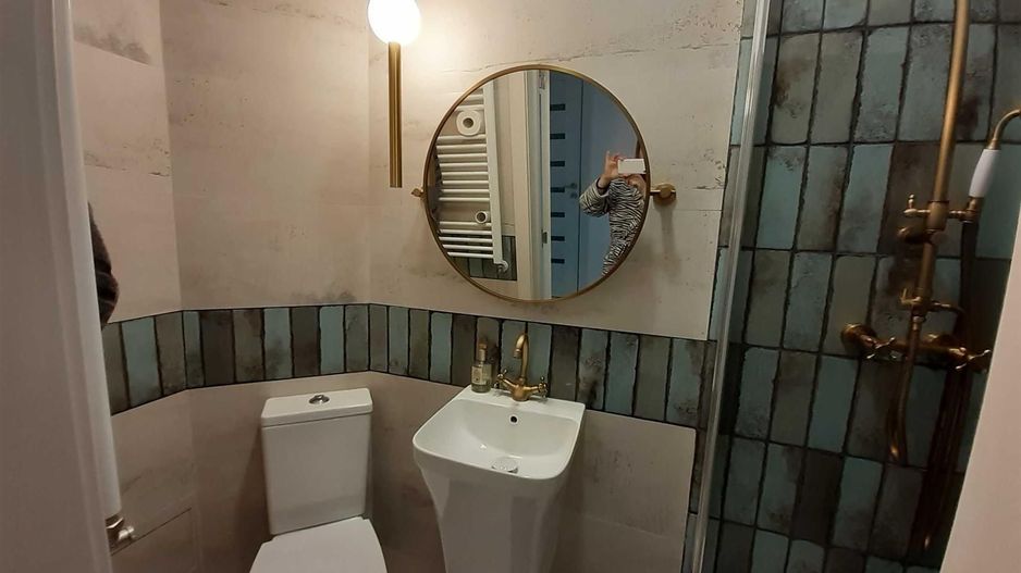 Casa la asfalt,  zona centrala, constructie 2011, renovata - Poză 5
