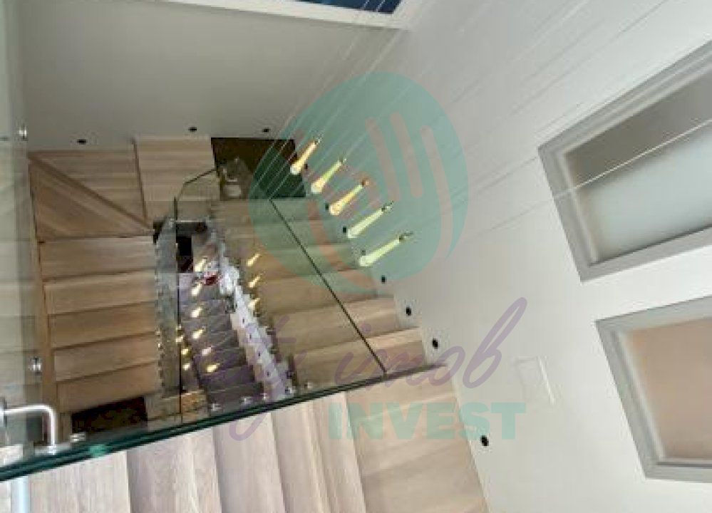 Vila complet renovata cu elemente decorative deosebite - Poză 4