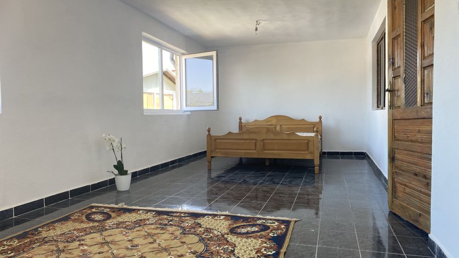 Vanzare apartament -3 camere la casă, etaj 1+pod+cota teren–Târgoviște - Poză 3