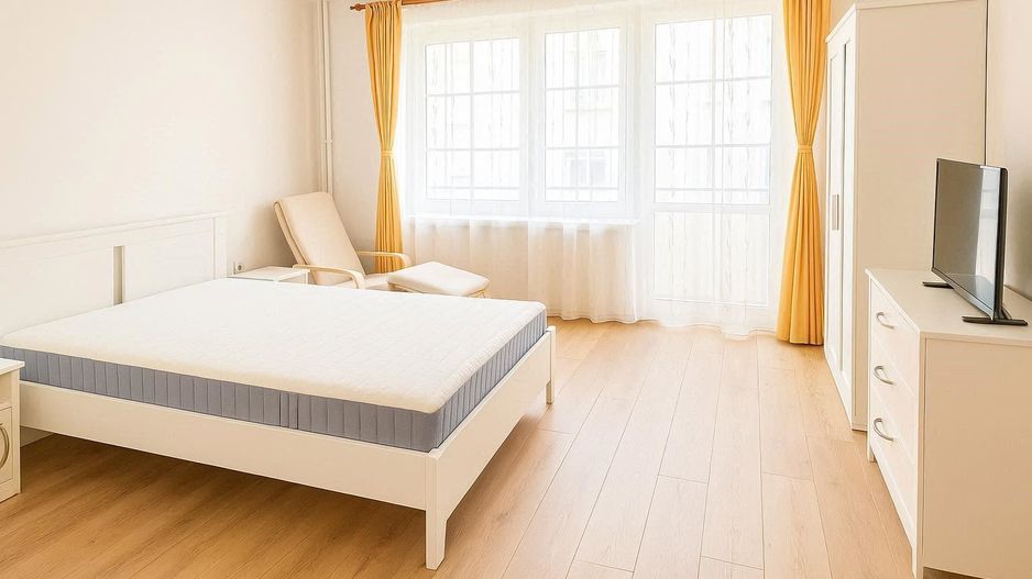 Inchiriez garsoniera vis a vis de Athenee Palace nou renovata - Poză 2
