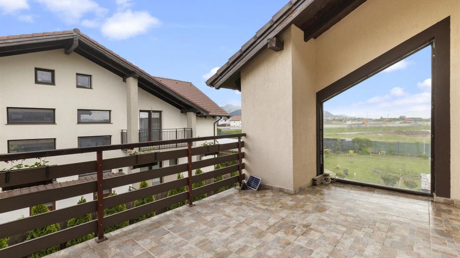 Comision 0% Vila superba in Sanpetru  5 camere si teren de 1644 mp - Poză 12