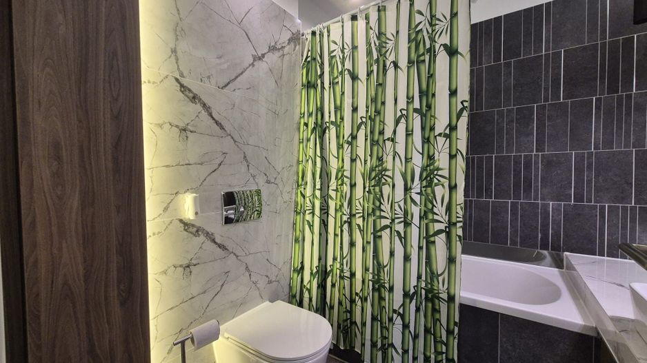 Zona Coresi, str. 13 Decembrie, apartament spațios, bloc nou, loc parcare - Poză 22