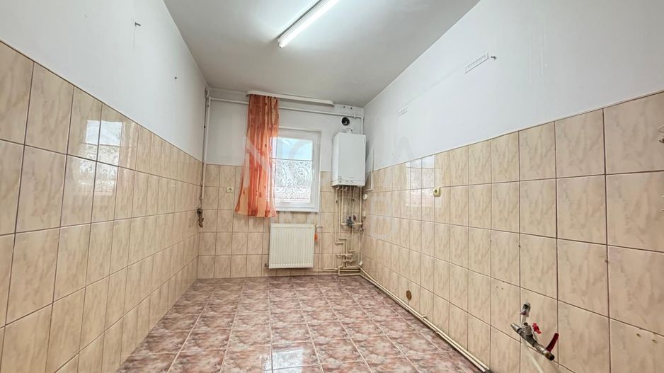 Apartament 3 camere, decomandat, etajul 3/4 - Cisnadie - Poză 6