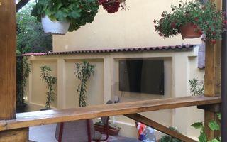 Casa moderna alcatuita din trei apartamente, zona Rovine - Poză 10