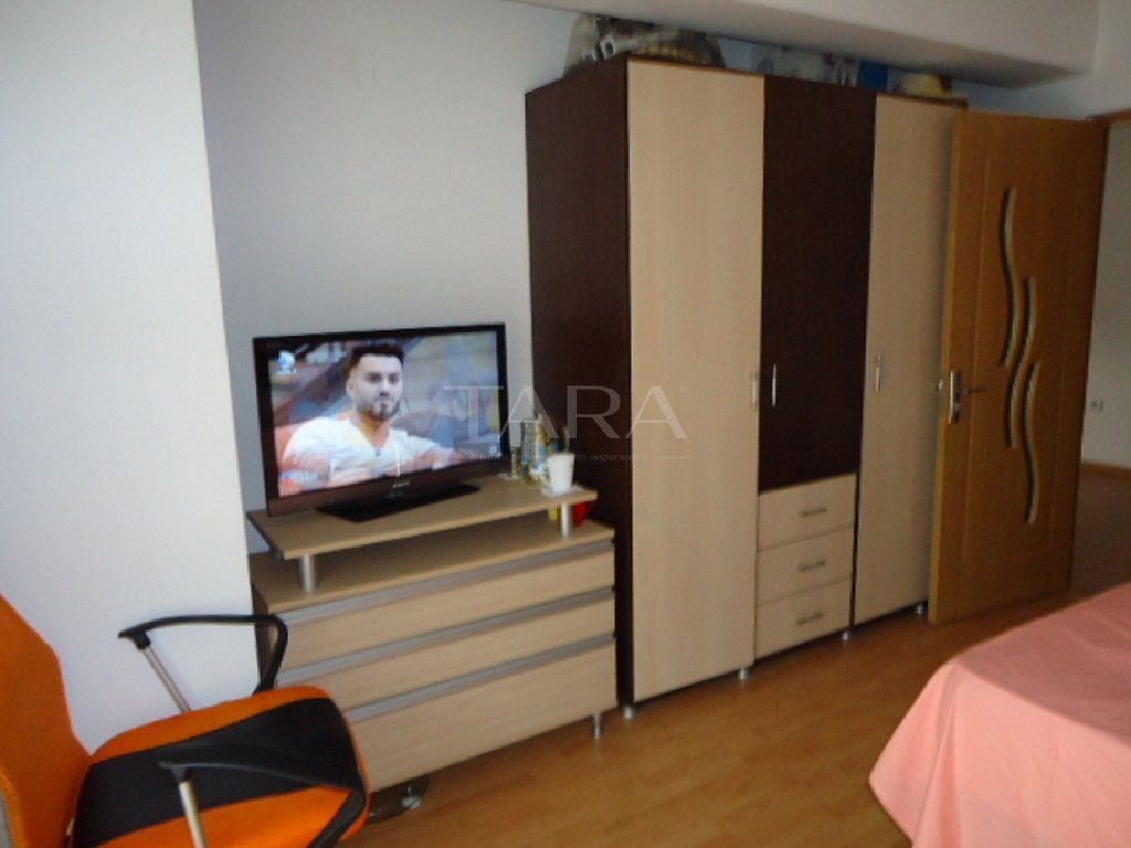 Apartament cu 3 camere de vânzare in Floresti, zona Florilor. - Poză 3