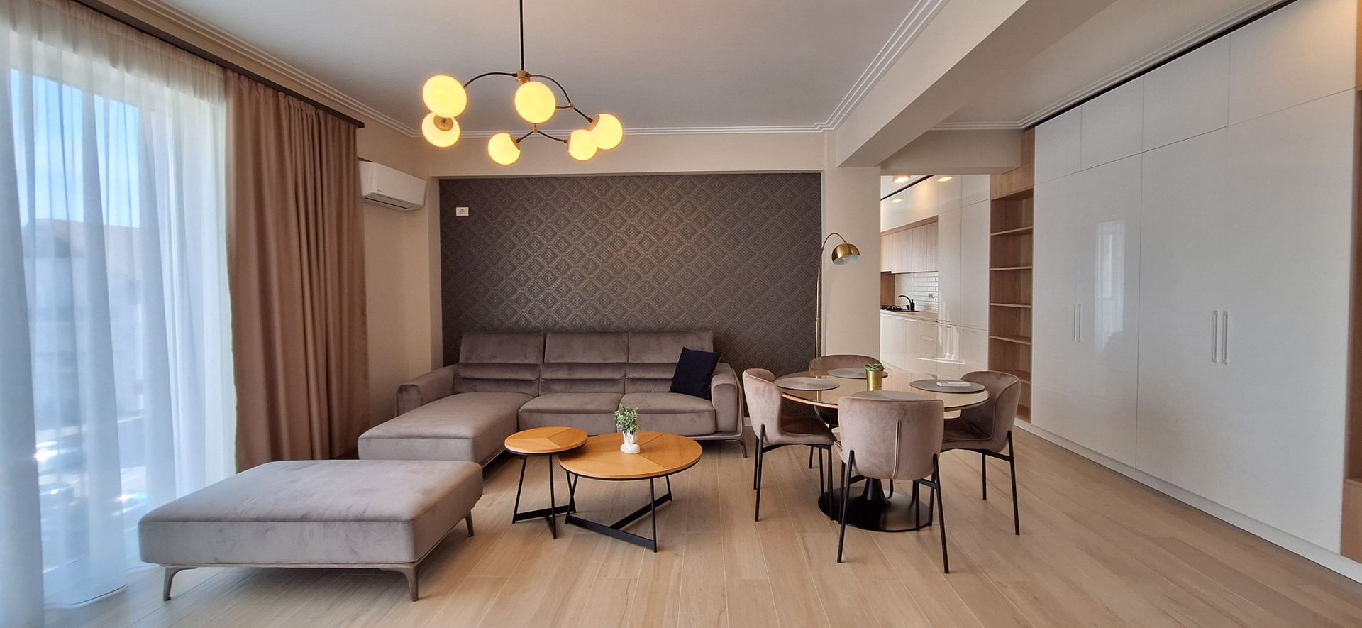 Apartament mobilat si utilat cu 2 locuri de parcare - Poză 1