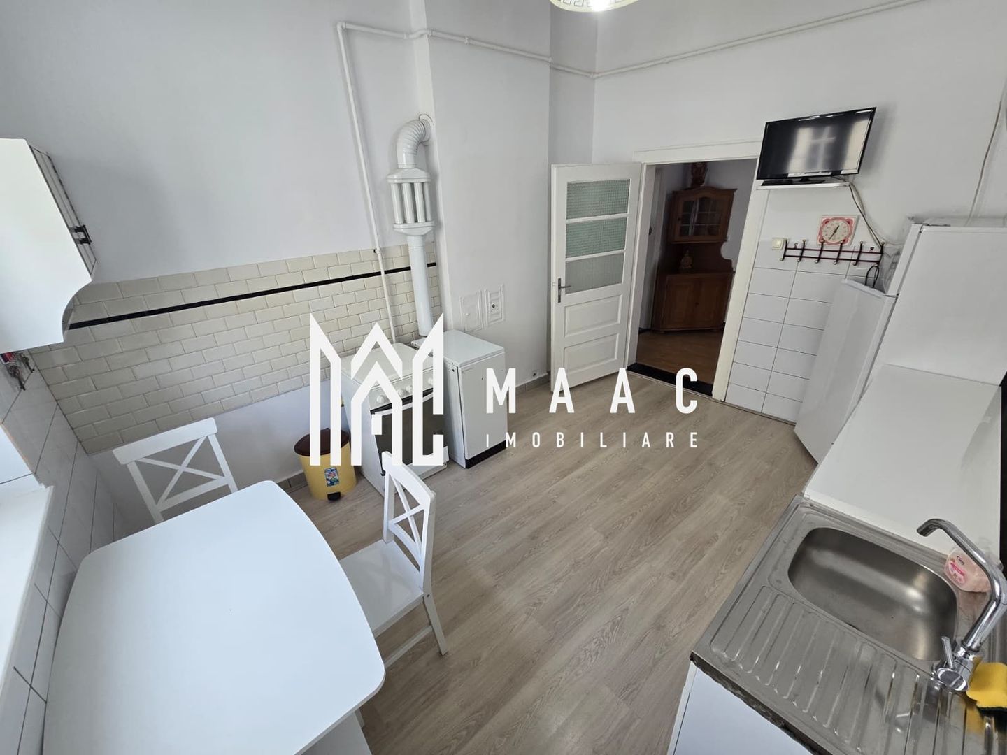 Apartament 4 camere 156 mpu zona Centrala Garaj Pivnita - Poză 2
