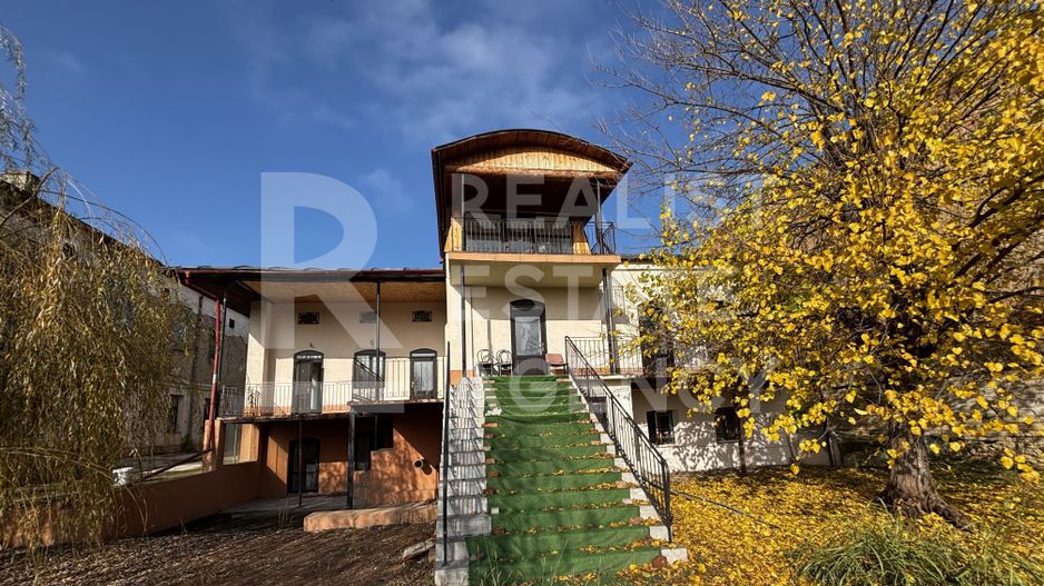 De vânzare – Clădire impresionantă, 11 camere, 9 dormitoare, Păcurari - Poză 4