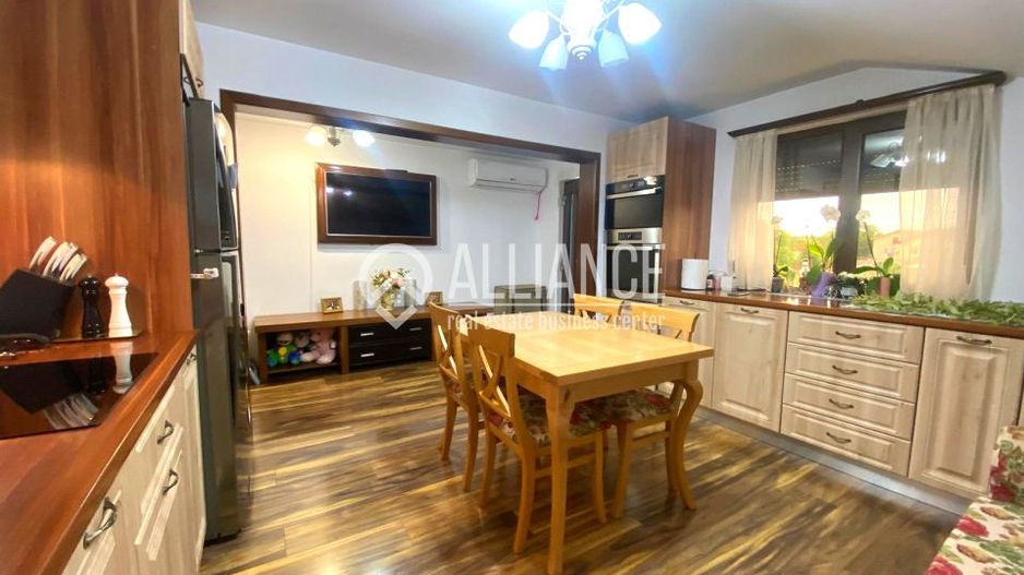 Valu lui Traian(COD 07) - Casă P+M  5 camere zona Penny - Poză 1